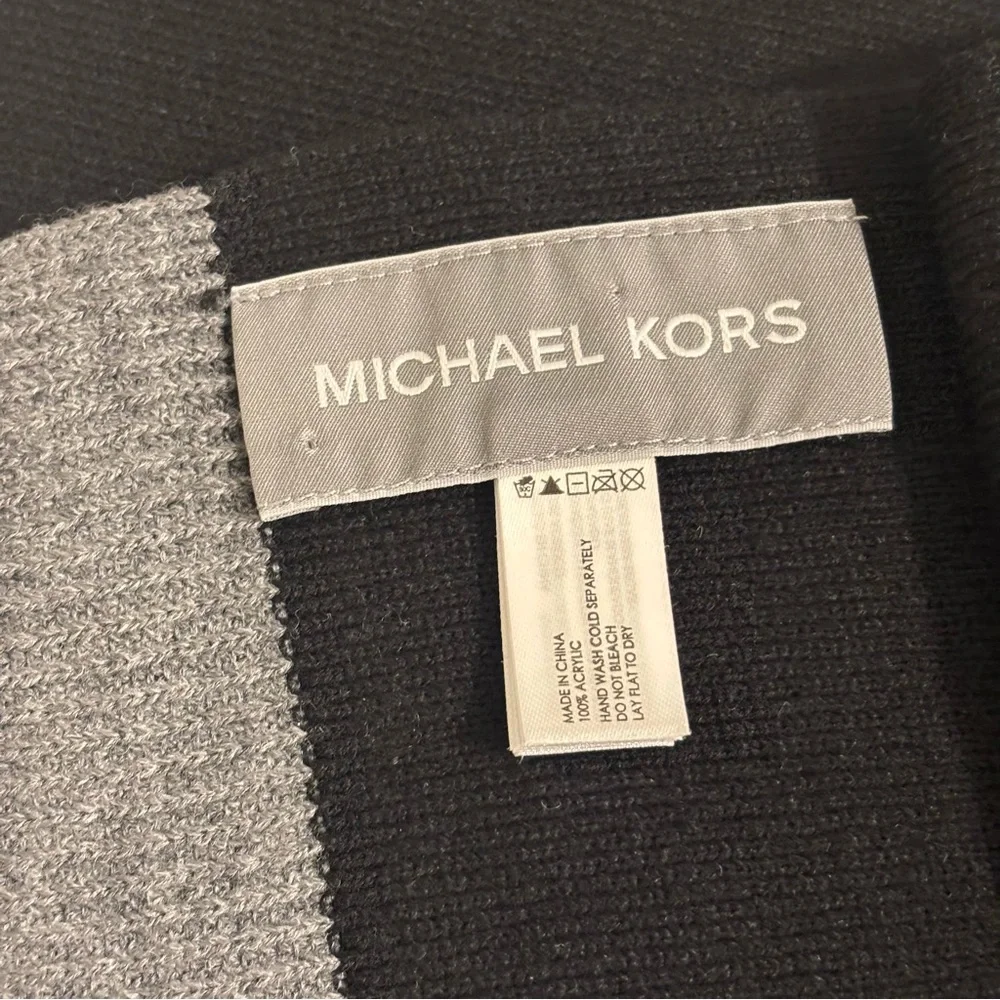 Michael Kors Scarf in Black and Gray Unisex